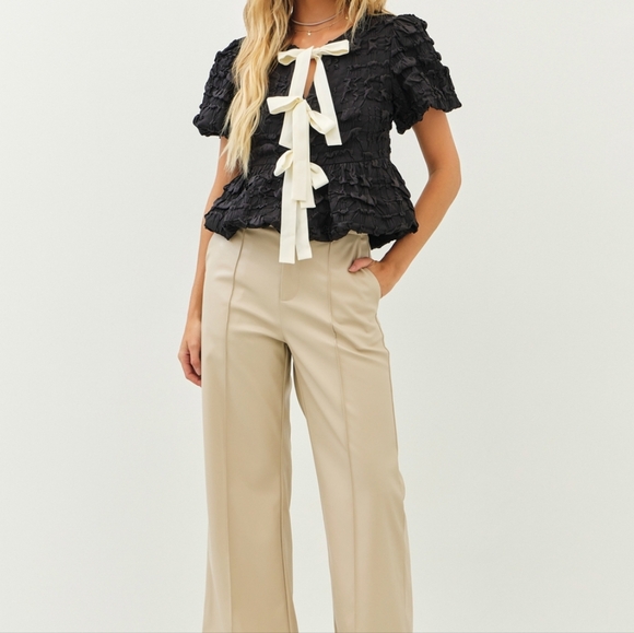 Bubble Babydoll Blouse with Textured Fabric and Contrast Bow - Picture 1 of 16